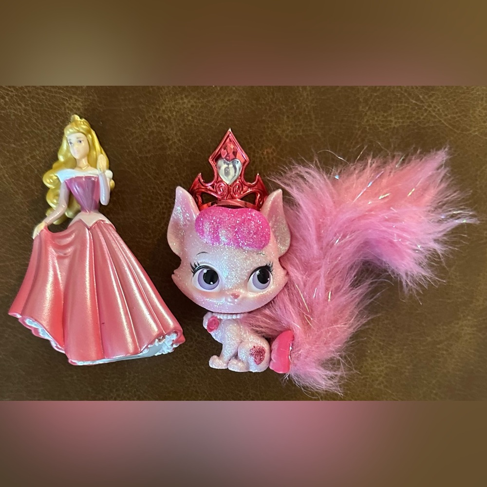 Small Aurora Action Figure Doll With Matching Disney Pet